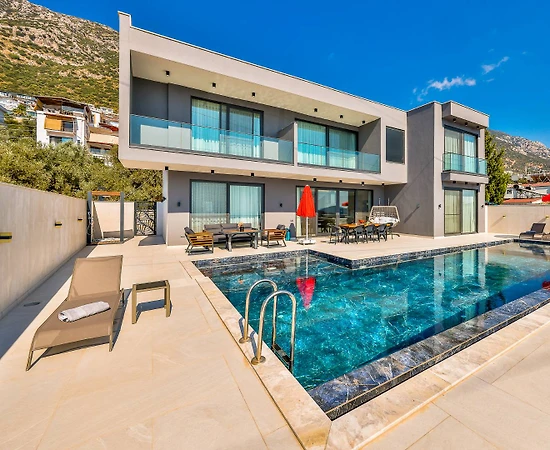 Kaş Kördere'de Enfes Deniz Manzaralı, Özel Havuzlu, Olanaklı Villa - 1