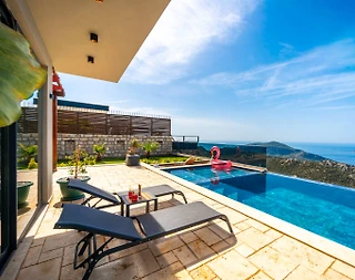 Kaş Kördere'de Geniş Ailelere Uygun, Özel Havuzlu, Olanaklı Villa - 2