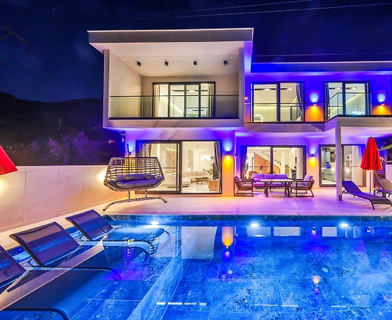 Kaş Kördere'de Merkeze Yakın Konumda, Özel Havuzlu, Lüks Villa - 1