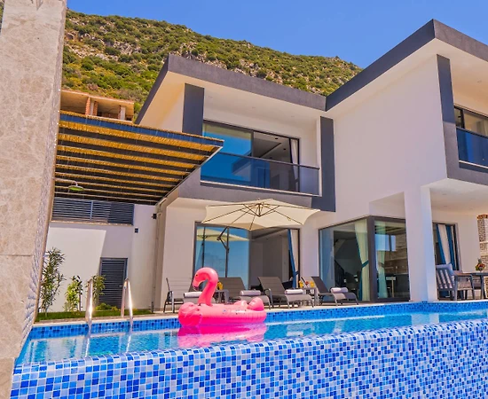 Kaş Kördere'de Sakin Konumda, Özel Havuzlu, İkiz Villa - 1