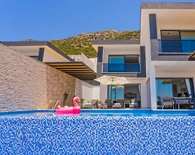 Kaş Kördere'de Sakin Konumda, Özel Havuzlu, İkiz Villa - 2