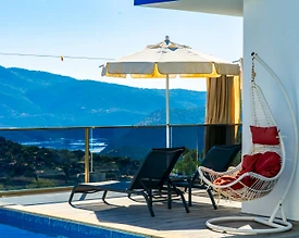 Kaş Kördere'de Sakin Konumda, Özel Havuzlu, Olanaklı Villa - 2