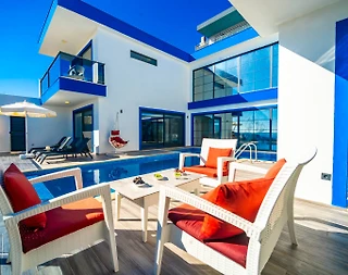 Kaş Kördere'de Sakin Konumda, Özel Havuzlu, Olanaklı Villa - 3
