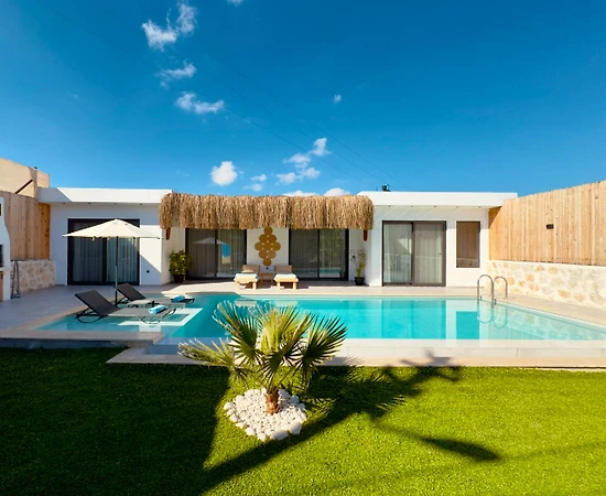 Kaş Ova'da Sakin Konumda, Özel Havuzlu, Balayı Villası - 1