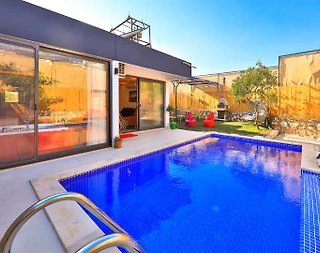 Kaş Gelemiş'te Çekirdek Ailelere Uygun, Özel Havuzlu, Bahçeli Villa - 2