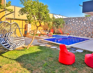 Kaş Gelemiş'te Çekirdek Ailelere Uygun, Özel Havuzlu, Bahçeli Villa - 1