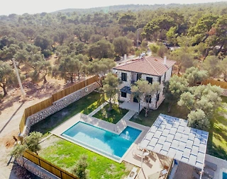  Kaş Patara'da Denize Yakın, Geniş Bahçeli, Özel Havuzlu, Taş Villa - 2