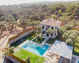 Kaş Patara'da Denize Yakın, Geniş Bahçeli, Özel Havuzlu, Taş Villa - 2