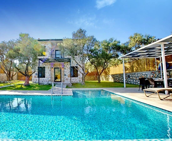 Kaş Patara'da Denize Yakın, Geniş Bahçeli, Özel Havuzlu, Taş Villa - 1
