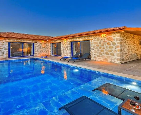 Kaş Gelemiş'de Denize Yakın Konumda, Özel Havuzlu, Kiralık Villa - 1