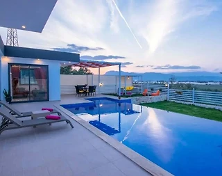 Kaş Patara'da Doğayla İç İçe, Açık ve Kapalı Havuzlu, Bahçeli Villa - 1