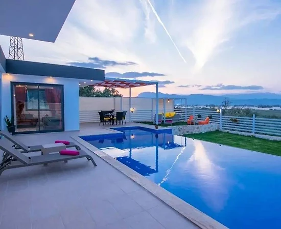 Kaş Patara'da Doğayla İç İçe, Açık ve Kapalı Havuzlu, Bahçeli Villa - 1