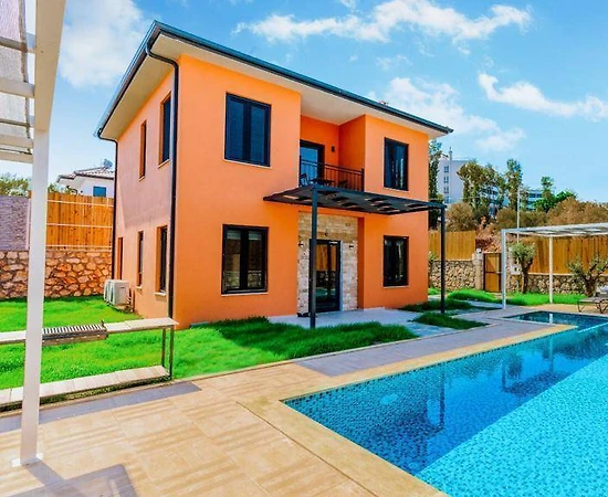 Kaş Patara'da Ferah Bahçeli, Özel Havuzlu, Saunalı, Jakuzili Villa - 1