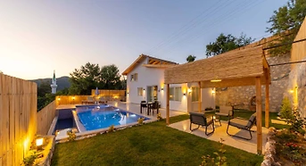 Kaş Sarıbelen'de Gözlerden Uzak Konumda, Özel Havuzlu, Tatil Villası