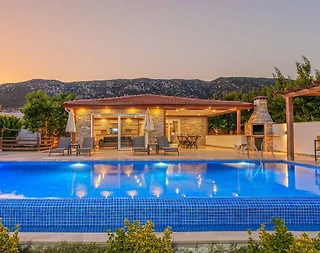 Kaş Sarıbelen'de Çekirdek Ailelere Uygun, Özel Havuzlu, Bahçeli Villa - 1