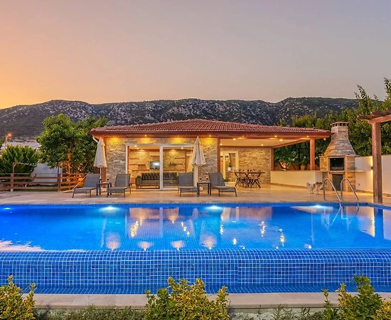 Kaş Sarıbelen'de Çekirdek Ailelere Uygun, Özel Havuzlu, Bahçeli Villa - 1
