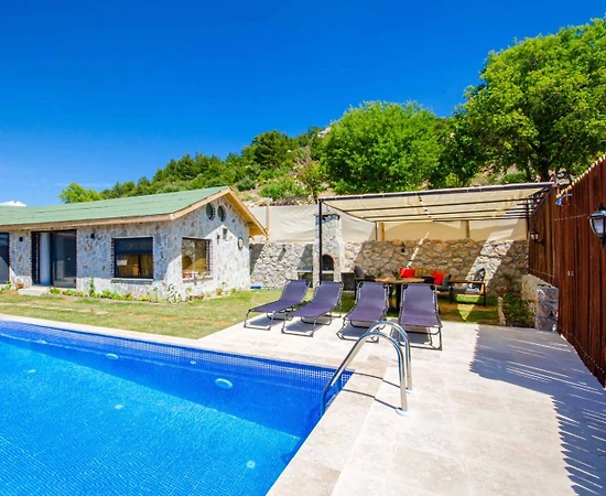 Kaş Sarıbelen'de Çekirdek Ailelere Uygun, Özel Havuzlu, 2+1 Villa - 1