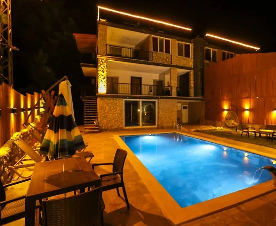 Kaş Sarıbelen'de Çekirdek Ailelere Uygun, Özel Havuzlu, Kiralık Villa - 1