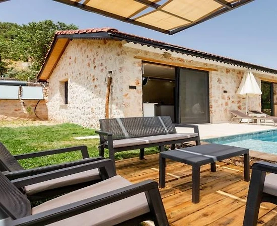 Kaş Hacıoğlan'da Muhteşem Doğada, Çocuk Oyun Alanlı, 4 Kişilik Villa - 1