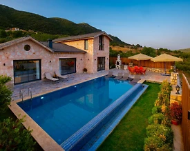 Kaş Sarıbelen'de Huzurlu Doğada, Özel Havuzlu, Jakuzili, Taş Villa - 2