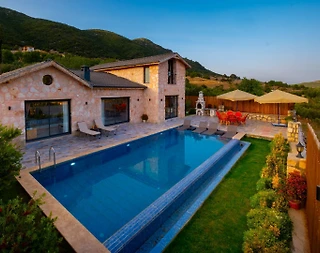 Kaş Sarıbelen'de Huzurlu Doğada, Özel Havuzlu, Jakuzili, Taş Villa - 2