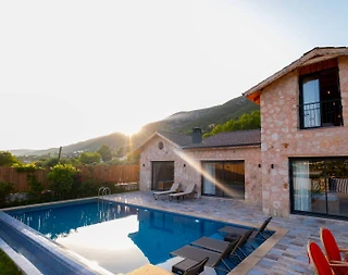 Kaş Sarıbelen'de Huzurlu Doğada, Özel Havuzlu, Jakuzili, Taş Villa - 1