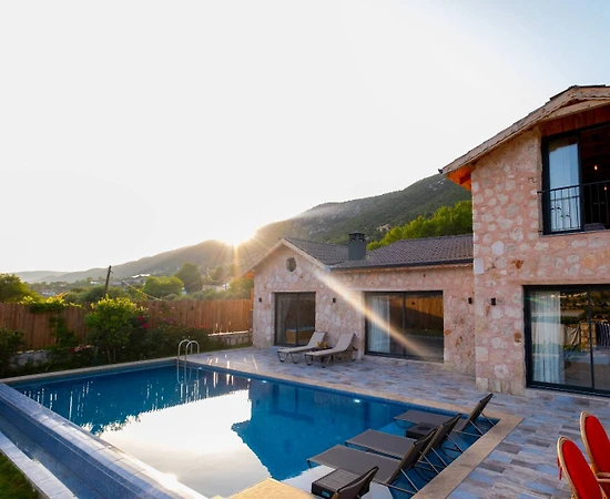 Kaş Sarıbelen'de Huzurlu Doğada, Özel Havuzlu, Jakuzili, Taş Villa - 1