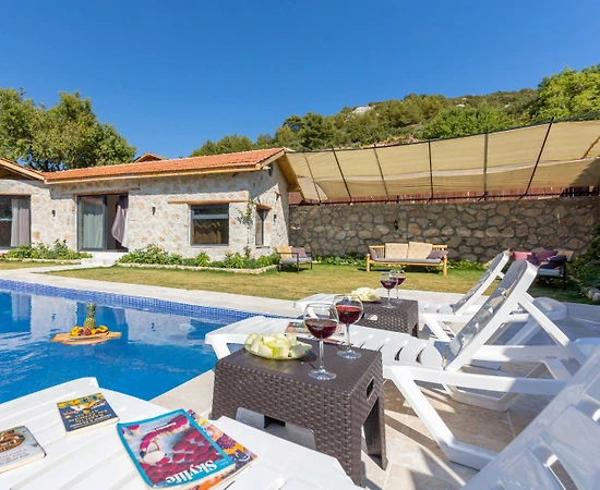 Kaş Sarıbelen'de Doğa İçerisinde, Özel Havuzlu, Bahçeli Villa - 1