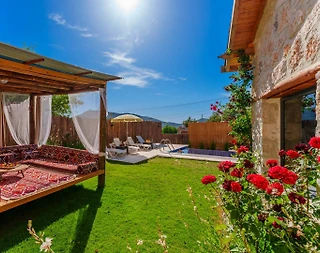 Kaş Sarıbelen'de Doğa İçerisinde, Özel Havuzlu, Bahçeli Villa - 4