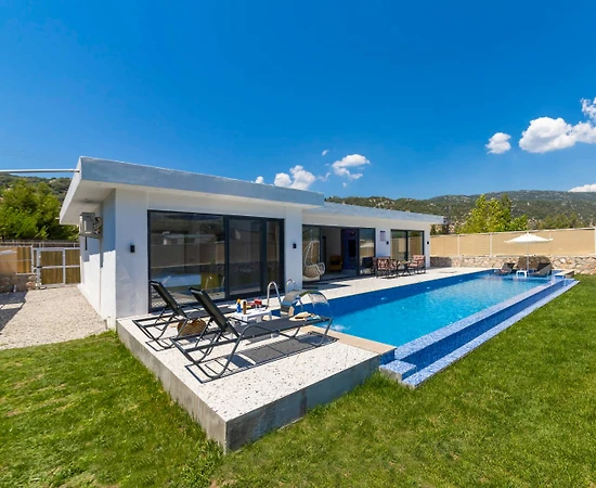 Kaş Sarıbelen'de Doğa İçerisinde, Özel Havuzlu, Bahçeli Villa - 1