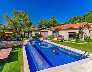 Kaş Sarıbelen'de Doğa İçerisinde, Özel Havuzlu, Bahçeli Villa - 1