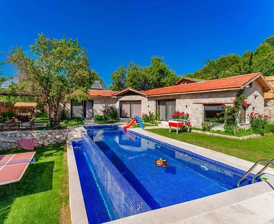 Kaş Sarıbelen'de Doğa İçerisinde, Özel Havuzlu, Bahçeli Villa - 1