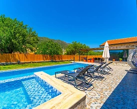 Kaş Sarıbelen'de Doğa İçerisinde, Özel Havuzlu, Korunaklı Villa - 2