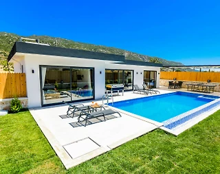 Kaş Sarıbelen'de Doğa İçerisinde, Özel Havuzlu, Oyun Alanlı Villa - 1