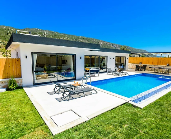 Kaş Sarıbelen'de Doğa İçerisinde, Özel Havuzlu, Oyun Alanlı Villa - 1