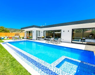 Kaş Sarıbelen'de Doğa İçerisinde, Özel Havuzlu, Oyun Alanlı Villa - 2
