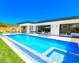 Kaş Sarıbelen'de Doğa İçerisinde, Özel Havuzlu, Oyun Alanlı Villa - 2