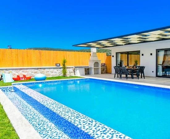 Kaş Sarıbelen'de Doğa İçerisinde, Özel Havuzlu, Kiralık Villa - 1