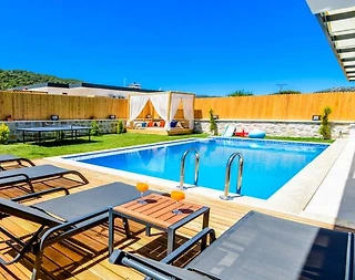 Kaş Sarıbelen'de Doğa İçerisinde, Özel Havuzlu, Şık Kiralık Villa - 2