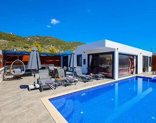 Kaş Sarıbelen'de Doğa İle İç İçe, Özel Havuzlu, Konforlu Villa - 1