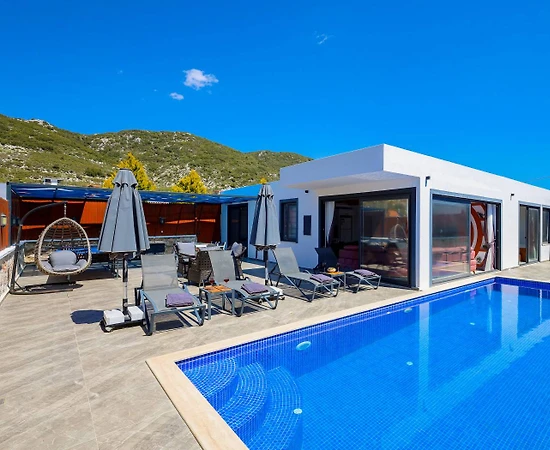 Kaş Sarıbelen'de Doğa İle İç İçe, Özel Havuzlu, Konforlu Villa - 1