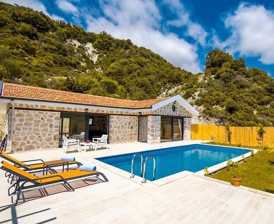 Kaş Sarıbelen'de Doğa İle İçiçe, Özel Havuzlu, Taş Villa - 1