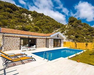 Kaş Sarıbelen'de Doğa İle İçiçe, Özel Havuzlu, Taş Villa - 1