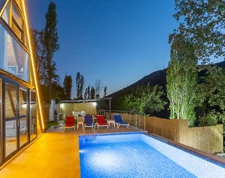 Kaş Sarıbelen'de Doğa Manzaralı, Özel Havuzlu, Huzurlu Bungalov - 3