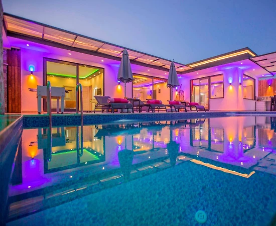 Kaş Sarıbelen'de Doğa Manzaralı, Özel Havuzlu, Muhafazakar Villa - 1