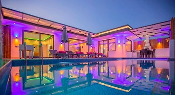 Kaş Sarıbelen'de Doğa Manzaralı, Özel Havuzlu, Muhafazakar Villa