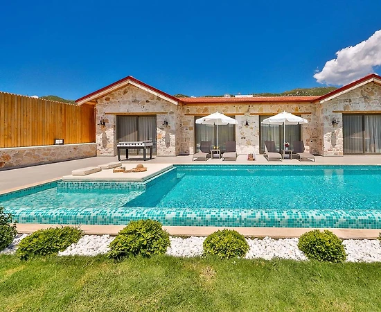 Kaş Sarıbelen'de Doğayla İç İçe, Özel Havuzlu, Konforlu Villa - 1