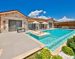 Kaş Sarıbelen'de Doğayla İç İçe, Özel Havuzlu, Konforlu Villa - 2