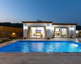 Kaş Sarıbelen'de Doğayla İç İçe, Özel Havuzlu, Kiralık Balayı Villası - 2