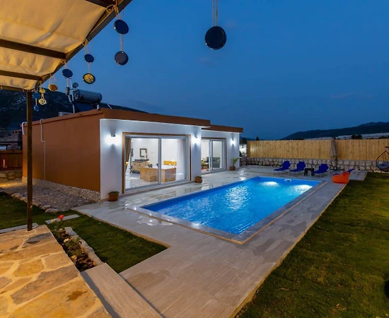 Kaş Sarıbelen'de Doğayla İç İçe, Özel Havuzlu, Kiralık Balayı Villası - 1